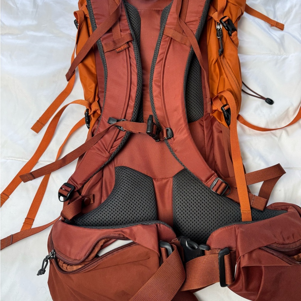 Flash 32L Orange/Brown Hiking Backpack - Picture 2 of 8
